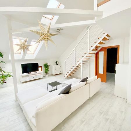 Loft With Rooftop And Free Parking In Garage Budapest Eksteriør billede