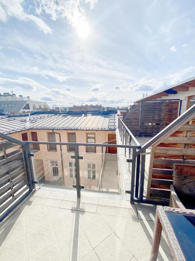 Loft With Rooftop And Free Parking In Garage Budapest Eksteriør billede