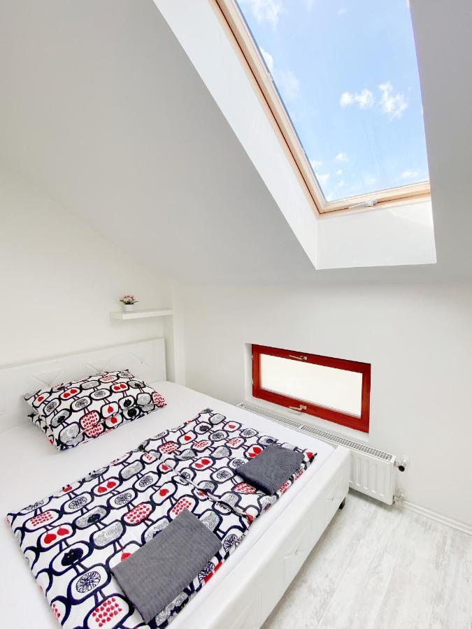 Loft With Rooftop And Free Parking In Garage Budapest Eksteriør billede